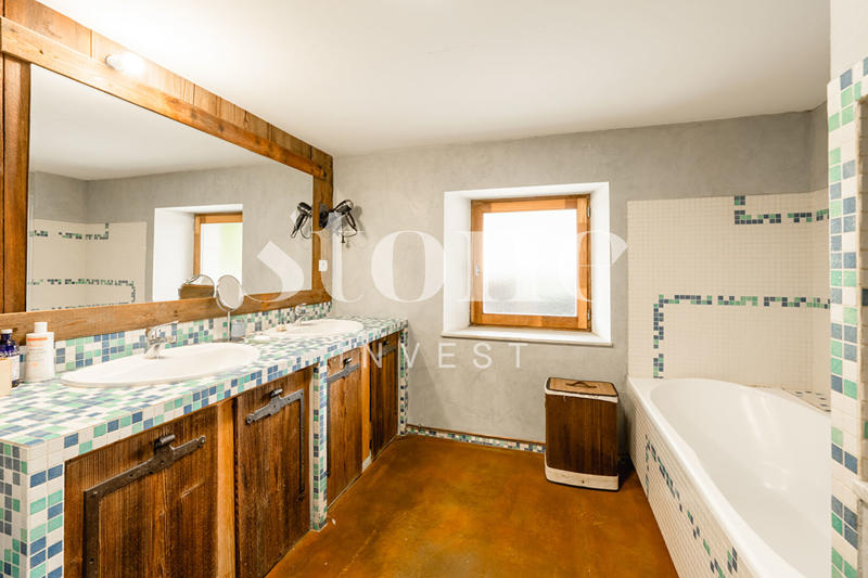 Maison - 350 m² - 8 pièces