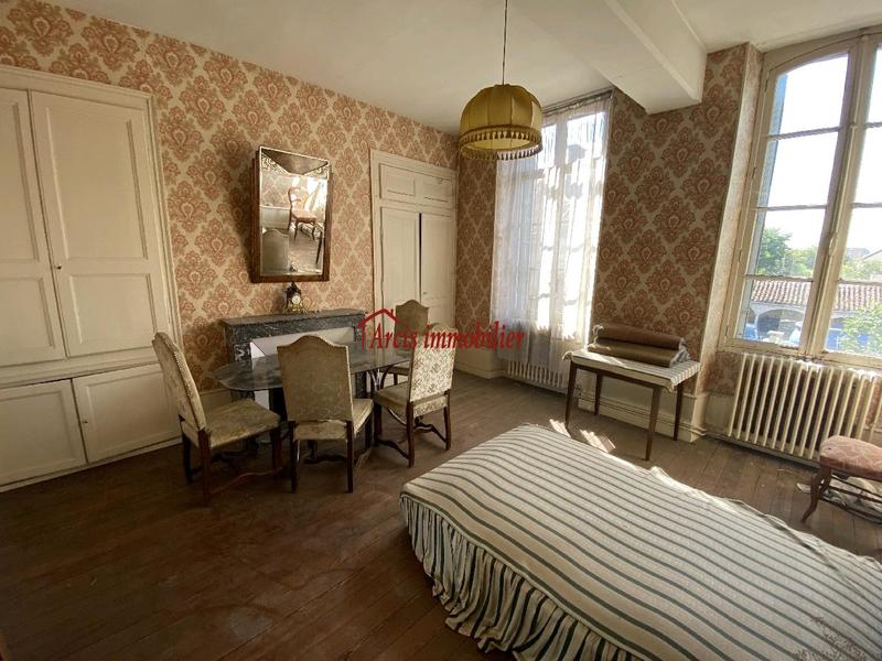 Maison - 240 m² - 9 pièces