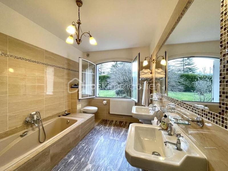 Maison - 671 m² - 20 pièces