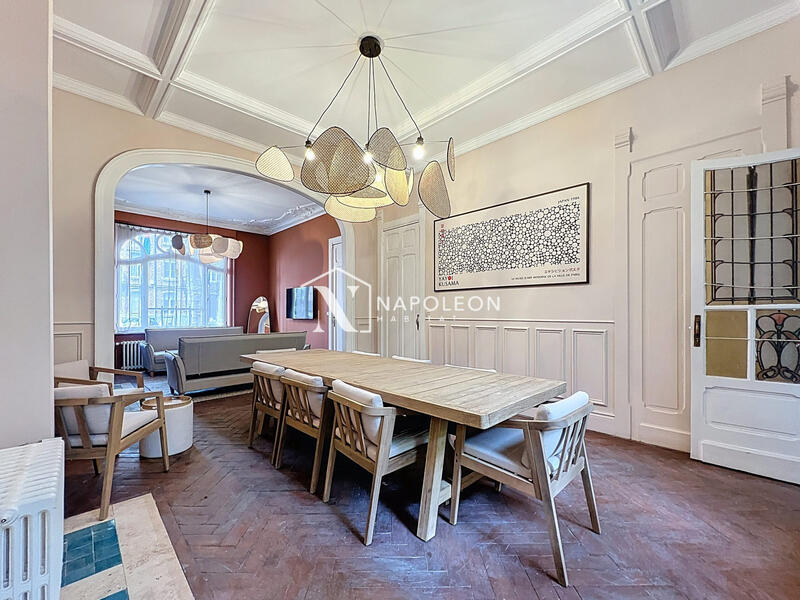 Maison - 252 m² - 10 pièces