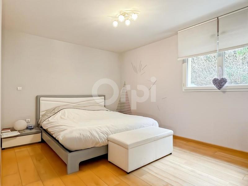 Maison - 260 m² - 9 pièces