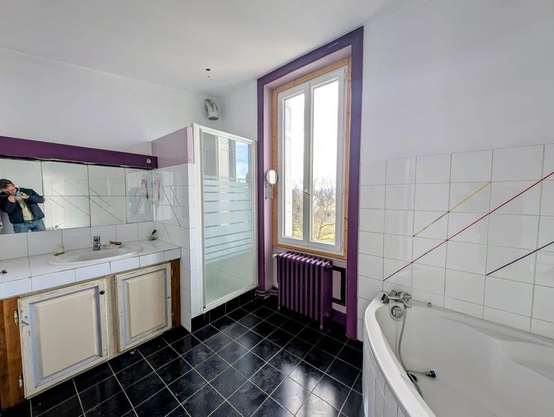 Maison - 180 m² - 8 pièces