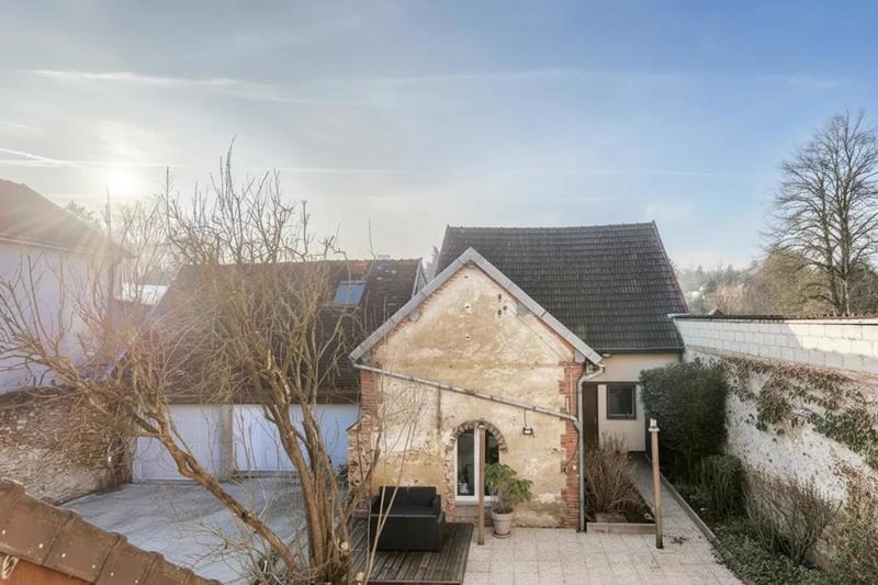 Maison - 240 m² - 10 pièces