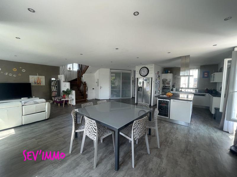 Maison - 183 m² - 7 pièces