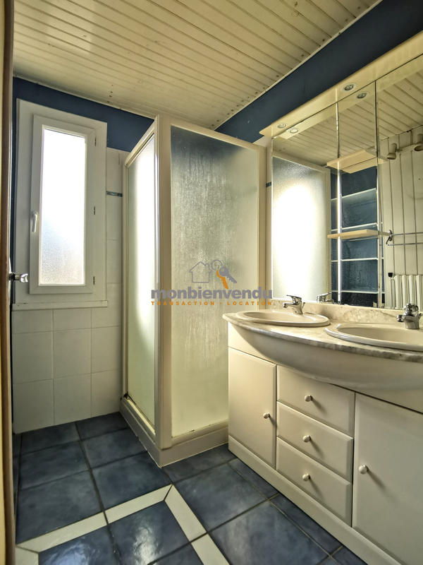 Maison traditionnelle - 140 m² - 8 pièces