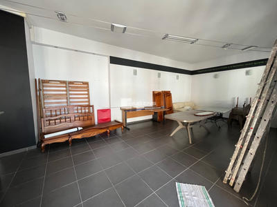 Local commercial - 303 m² - 1 pièce