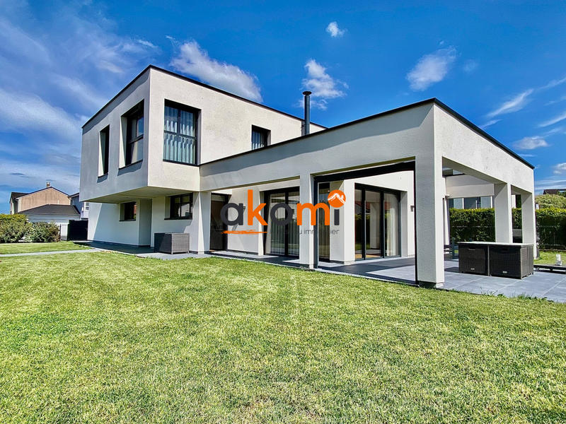 Maison - 202 m² - 6 pièces