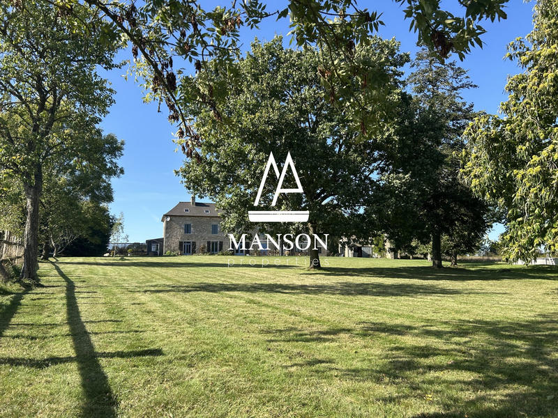 Maison ancienne - 330 m² - 15 pièces