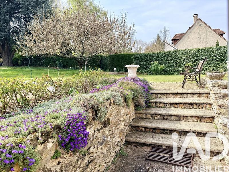 Maison - 230 m² - 7 pièces