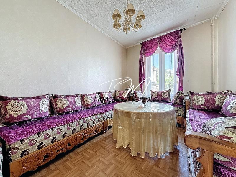 Maison - 182 m² - 9 pièces