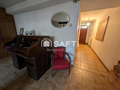 Maison - 234 m² - 9 pièces