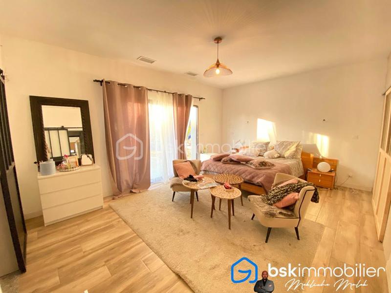 Maison - 250 m² - 6 pièces