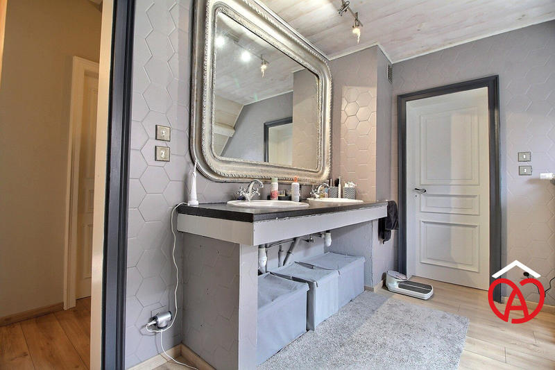 Maison - 192 m² - 7 pièces