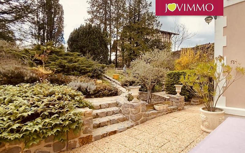 Maison - 285 m² - 9 pièces