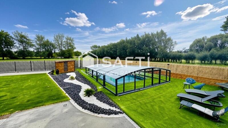 Maison - 300 m² - 8 pièces