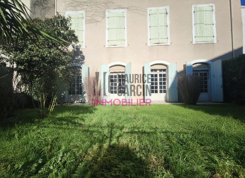 Appartement - 210 m² - 8 pièces