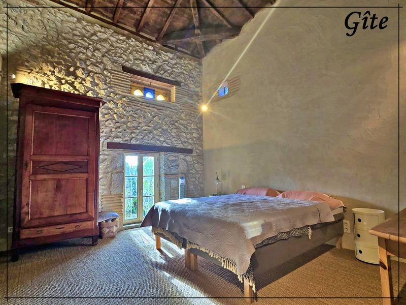 Maison - 480 m² - 10 pièces