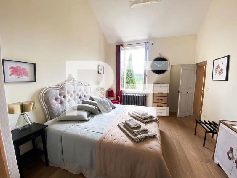 Maison de maîtres - 360 m² - 13 pièces