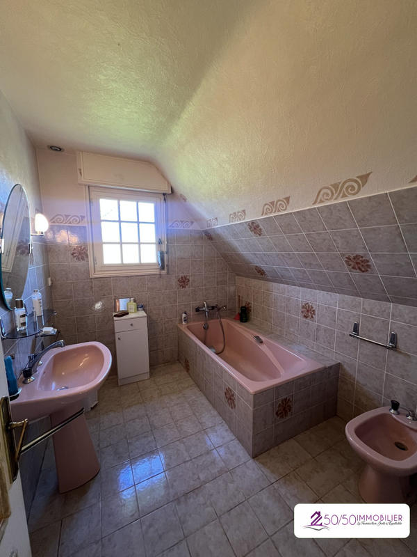 Maison traditionnelle - 142 m² - 7 pièces