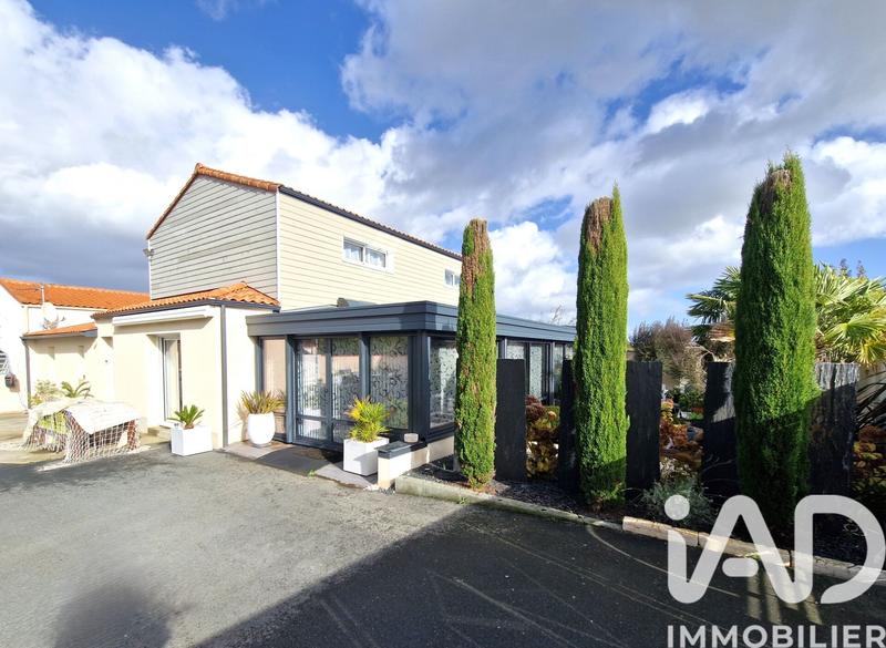 Maison - 208 m² - 6 pièces