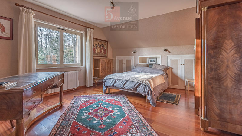 Maison - 220 m² - 7 pièces