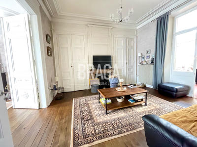 Maison - 220 m² - 9 pièces
