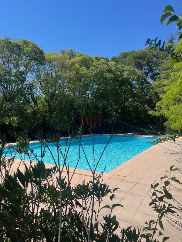 Appartement - 190 m² - 7 pièces