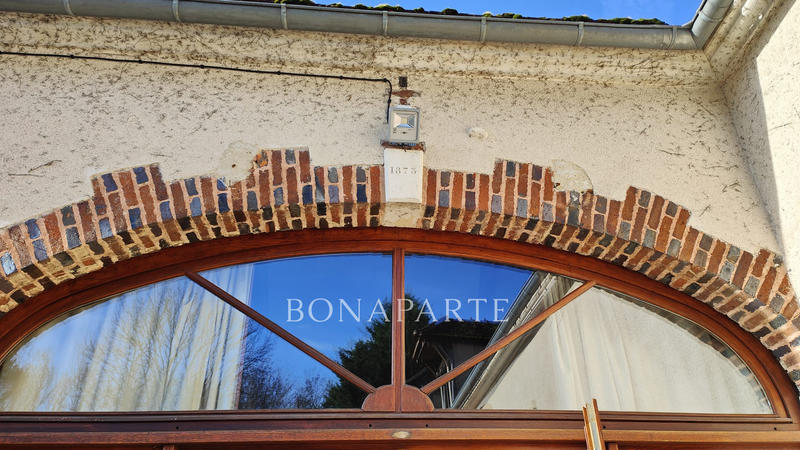 Maison - 1 140 m² - 35 pièces