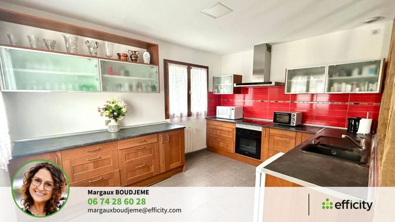 Maison - 235 m² - 8 pièces