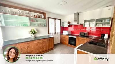 Maison - 235 m² - 8 pièces