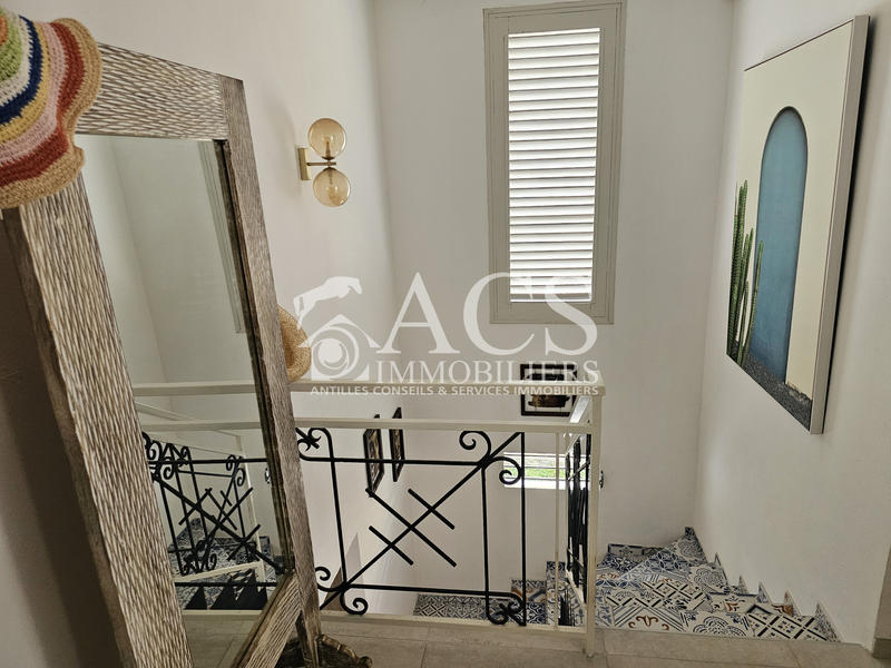 Maison - 204 m² - 7 pièces