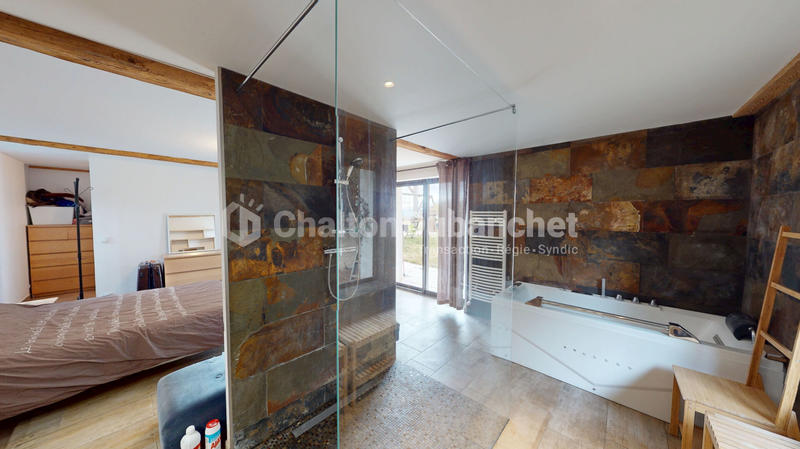 Maison - 213 m² - 7 pièces