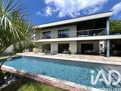 Maison - 189 m² - 7 pièces