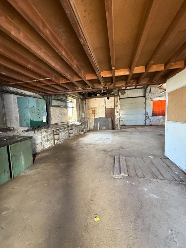 Local d'activité / Entrepôt - 300 m² - 4 pièces