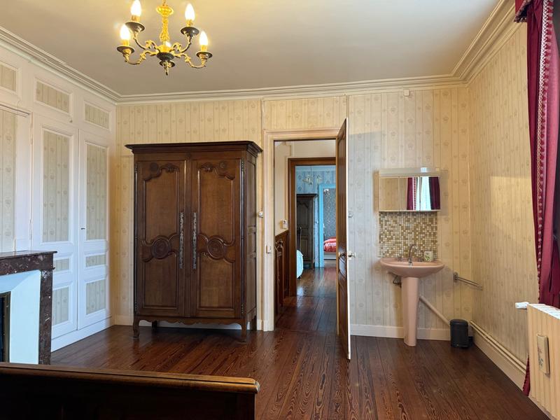 Maison ancienne - 194 m² - 8 pièces