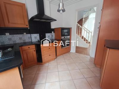 Maison - 227 m² - 8 pièces