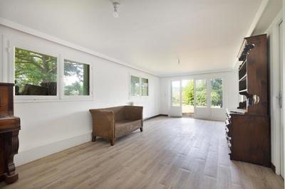 Propriété - 219 m² - 6 pièces