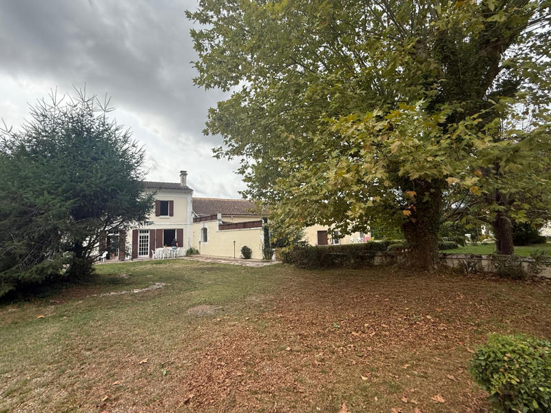 Maison - 512 m² - 11 pièces