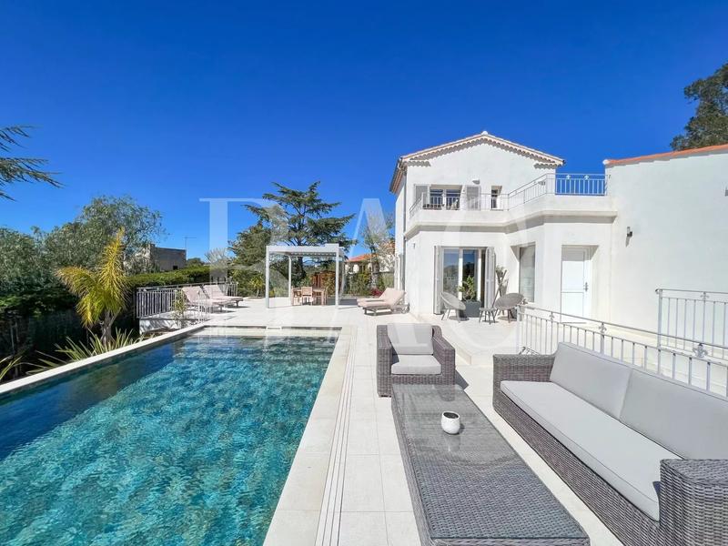 Villa - 270 m² - 8 pièces