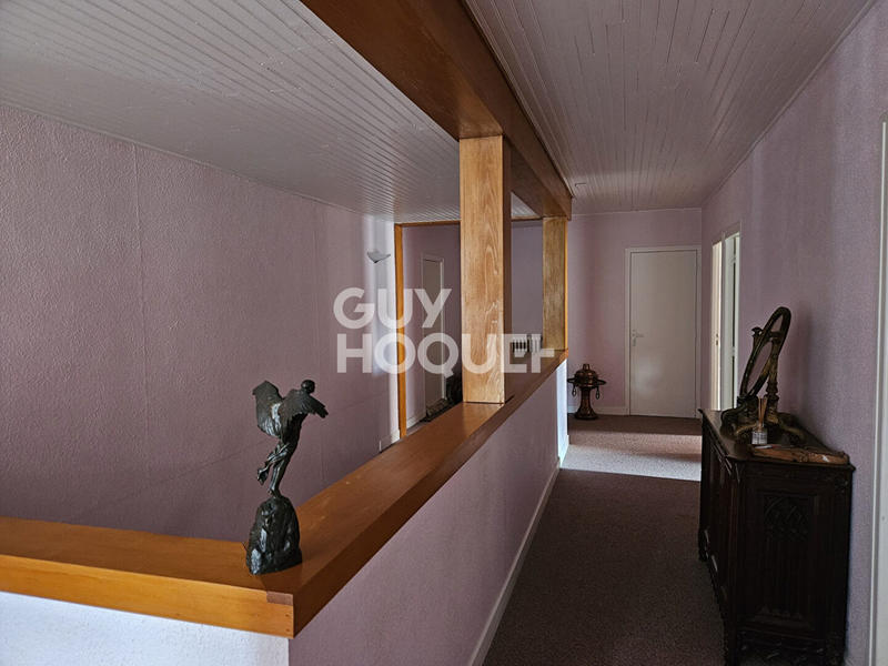 Maison - 256 m² - 6 pièces