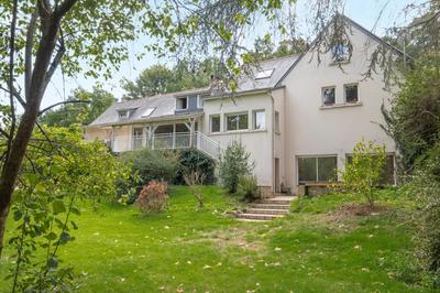 Maison - 230 m² - 7 pièces