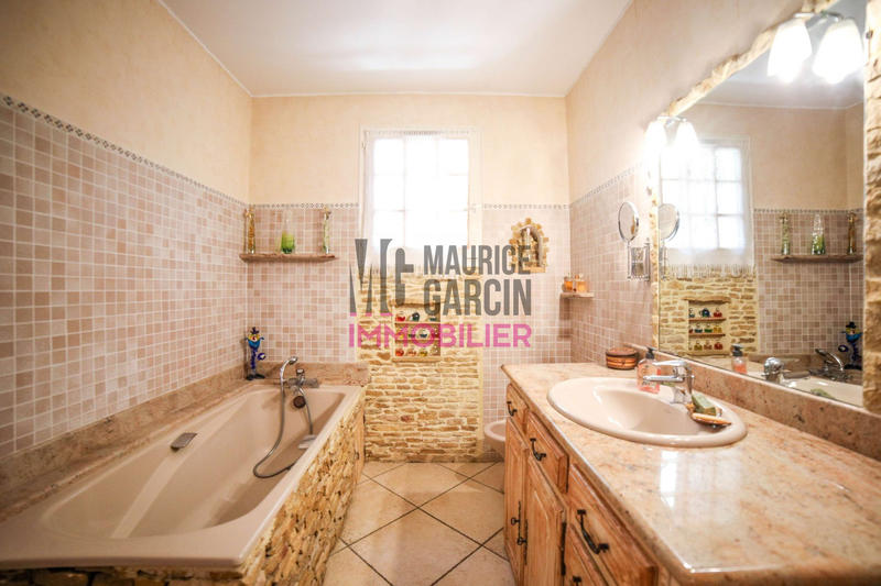 Maison - 170 m² - 13 pièces