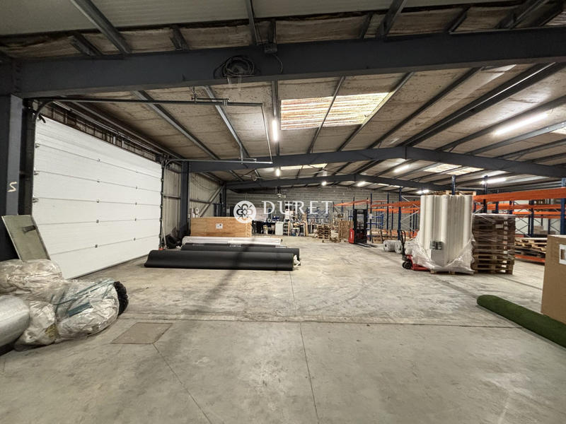 Local d'activités - 902 m²