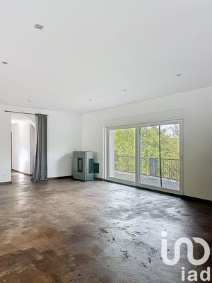 Maison - 303 m² - 8 pièces