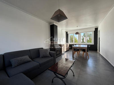 Maison - 92 m² - 5 pièces