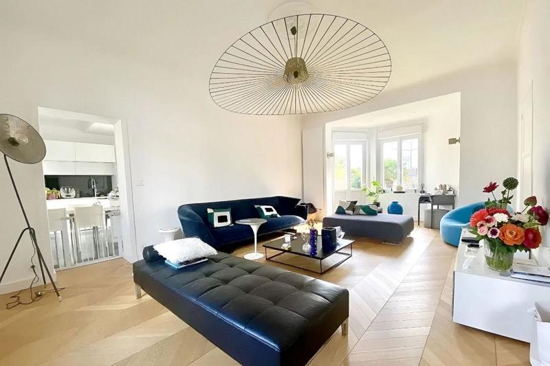 Demeure - 234 m² - 10 pièces