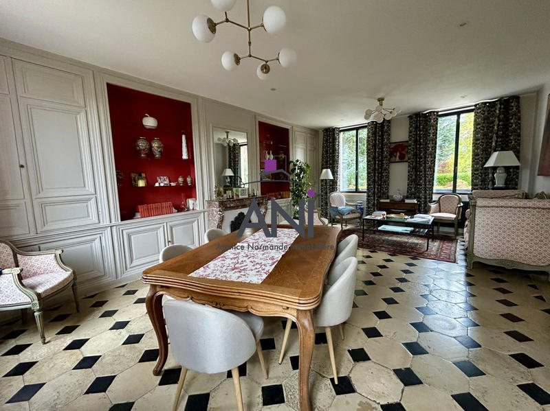 Maison - 205 m² - 9 pièces