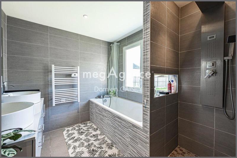 Maison - 161 m² - 9 pièces