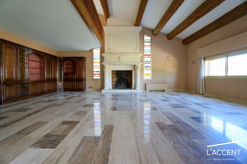 Maison - 435 m² - 8 pièces