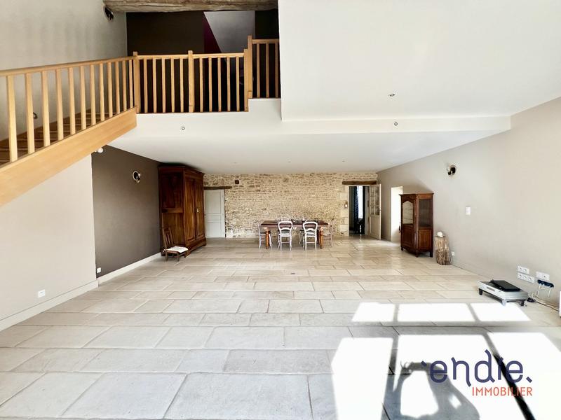 Maison - 258 m² - 9 pièces